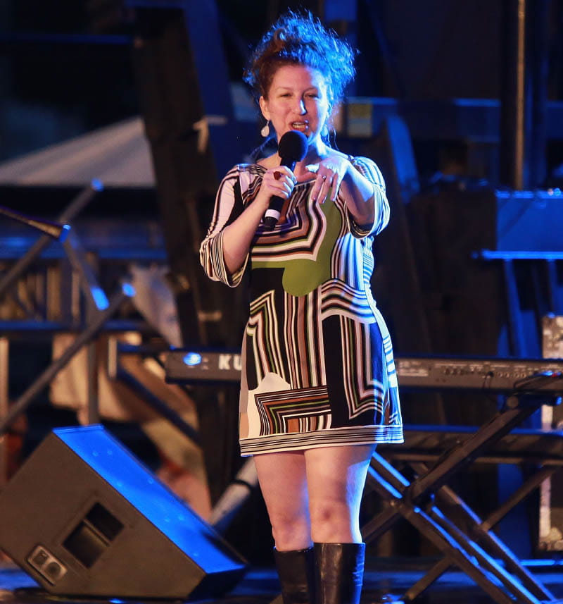 Jessica Halem presenta su monólogo cómico en The Rally durante la celebración NYC Pride 2013. (Robin Marchant/Getty Images Entertainment a través de Getty Images)