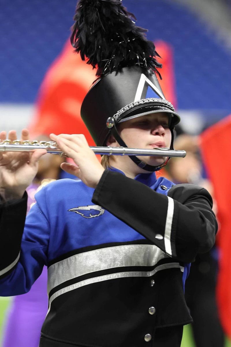 Adam Shipman, de la escuela Santa Gertrudis Academy High School en Kingsville, Texas, toca un solo de flauta durante el concurso estatal de bandas de marcha en el Alamodome de San Antonio en 2023. (Foto de Jolesch Enterprises/Cortesía de Cheri Shipman)