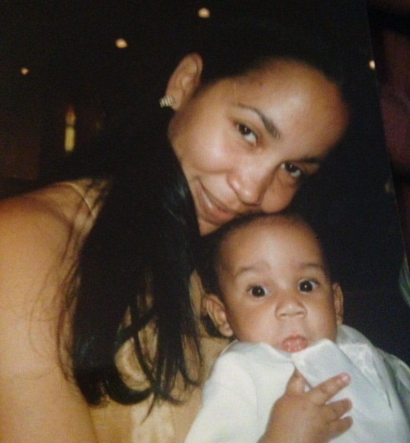 Cynthia Felix Jeffers con su hijo, Elijah, en su bautismo en 1997. (Foto cortesía de Cynthia Felix Jeffers)