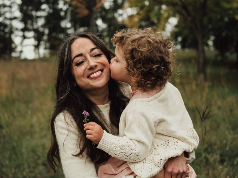 Heart and kidney transplant recipient Melanie Wickersheim with her daughter, Greta, in 2021. (Photo courtesy of Katie Jeanne Photography)