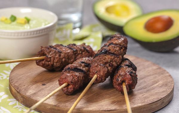 Beef Kababs with Avocado Tzatziki Sauce Beef Kababs with Avocado Tzatziki Sauce