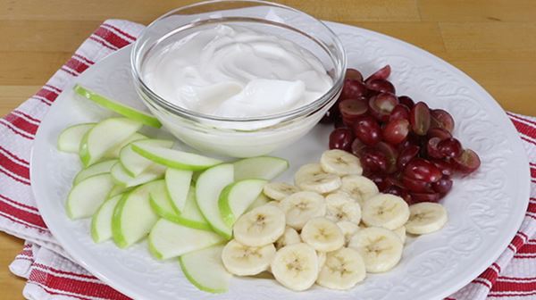 Sliced Fruit with Honey Vanilla Yogurt Dip Sliced Fruit with Honey Vanilla Yogurt Dip
