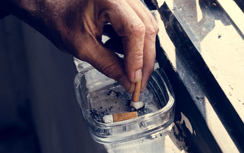 Hands putting out cigarette. (Rawpixel/Envato Elements)