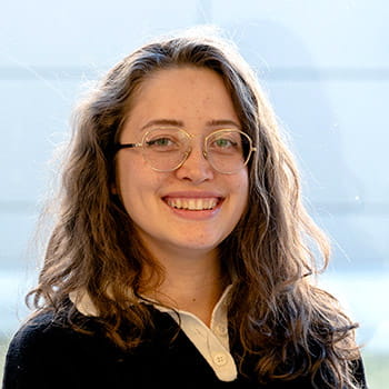 Headshot of Luiza Alves de Oliveira Headshot of Luiza Alves de Oliveira